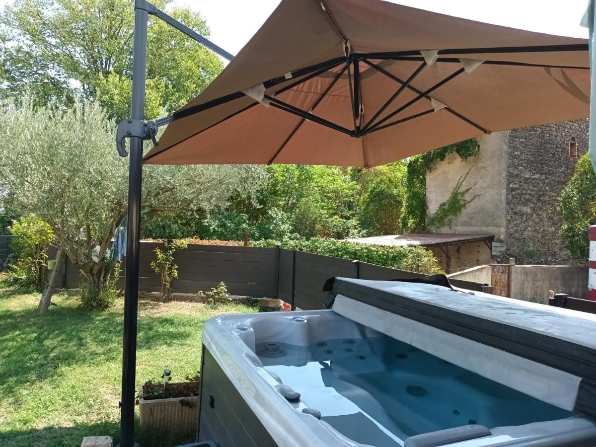 Chambres D'Hotes & Jacuzzi - A L'Ombre Des Amandiers Saint-Martin-dʼArdèche Exterior foto